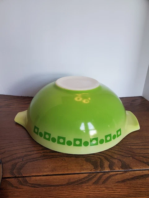 PYREX 4 QUART GREEN YELLOW SQUARE  and DOT OMBRE CINDERELLA PROMOTIONAL BOWL 444