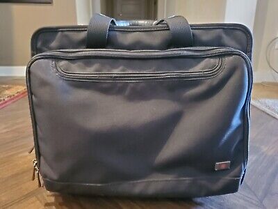 Used Victorinox Swiss Army 17" Roller Wheels Carry On Bag Luggage Pockets Clean