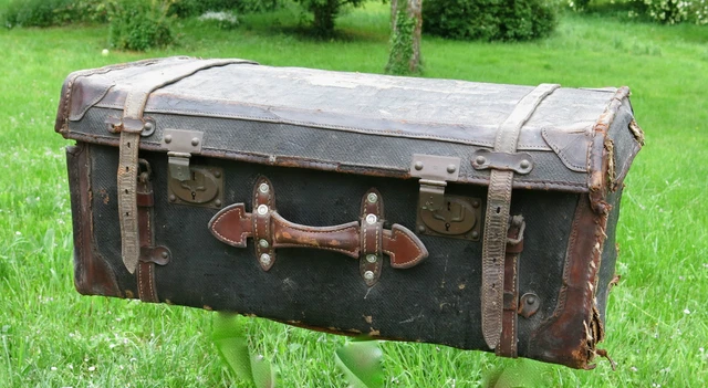 Malle de voyage ancienne à restaurer