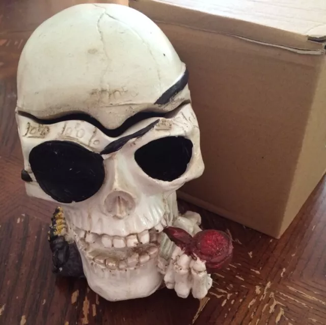 New Ashtray Cigarettes Tobacco Skull Shape smoking decoration gift Stylish Cool