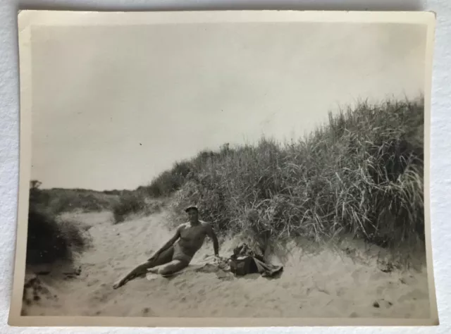 Photo Ancienne - Vintage Snapshot - Homme Torse Nu Muscle Maillot De Bain - Man