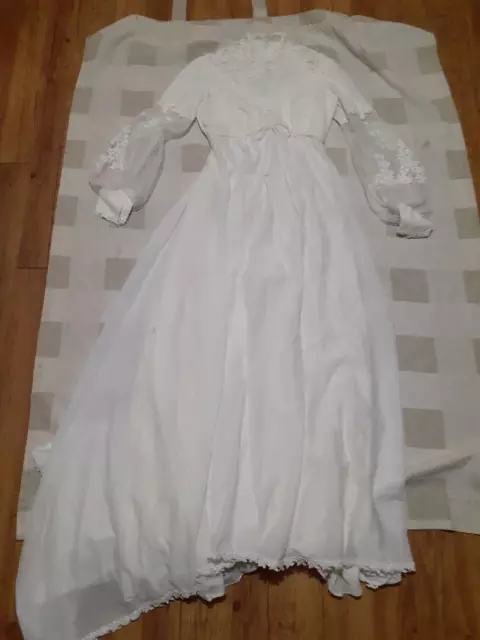 Women's Vintage 1970s Wedding Dress Size XS Built in Train