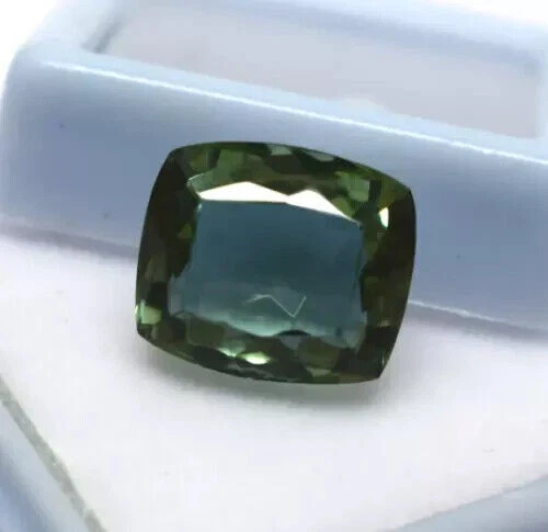 Alexandrite Naturelle Brute Couleur Changeante 5.65 Carats - Pierre Précieuse Ovale, Certifiée AGSL
