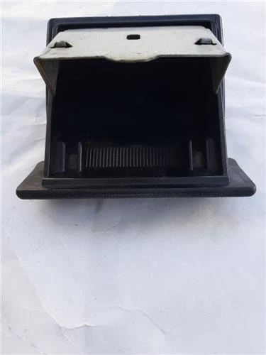 7410289107 PORTA CENERE Toyota Hilux 88/97