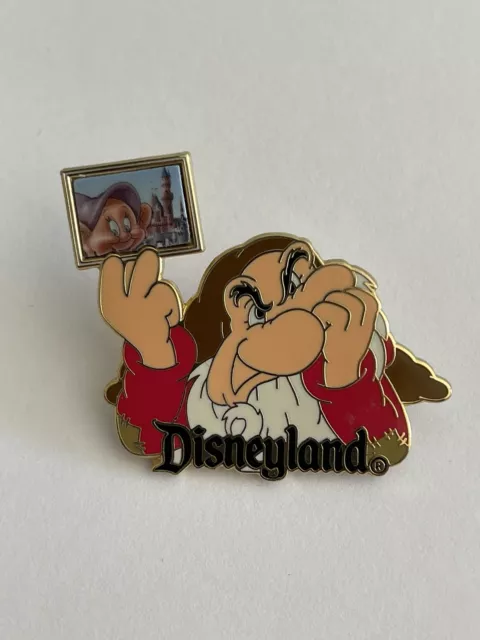 Disney DLR Snow White & the Seven Dwarfs Grumpy Holding Dopey's Photo Pin 18695