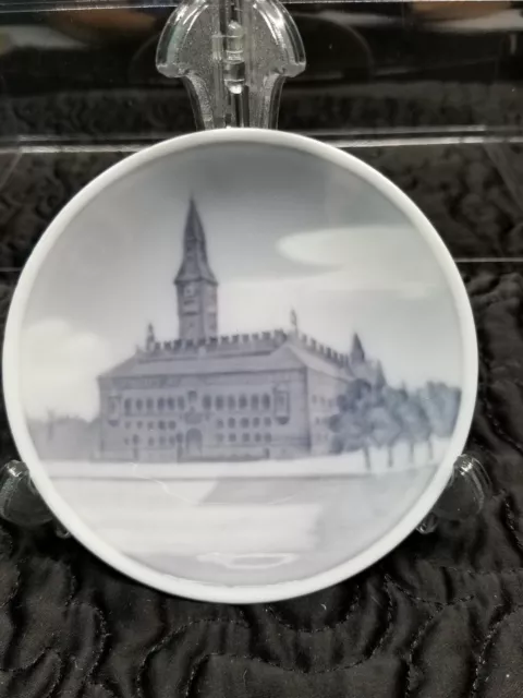 VINTAGE MINIATURE ROYAL COPENHAGEN PLATE MARKED 2773 denmark