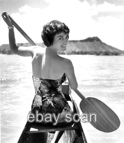 Natalie Wood On Canoe Tropical      8X10 Photo 538