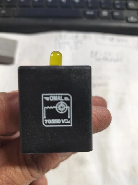 Adattatore Luminoso con Led Giallo Bipolare da 70 a 250 Volt per Bobine 