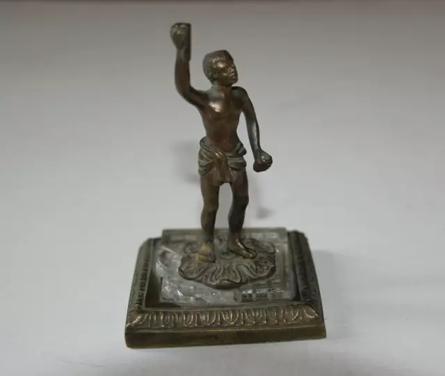 Stauette en bronze sur socle XIXe siècle.