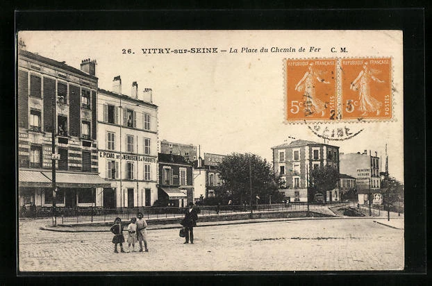CPA Vitry-sur-Seine, La Place du Chemin de Fer