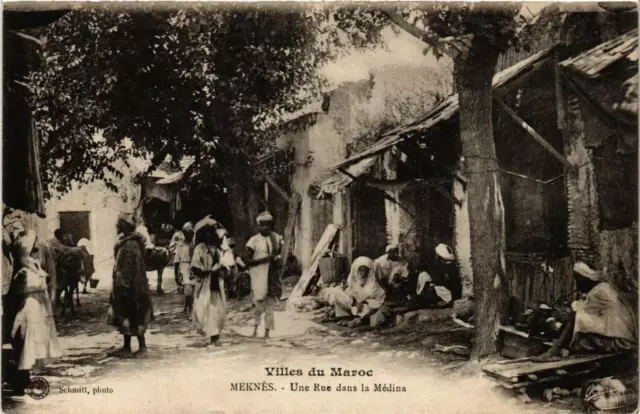 CPA AK MEKNES Une Rue dans la Medina MAROC (689307)