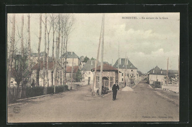 CPA Morestel, En sortant de la Gare 1905