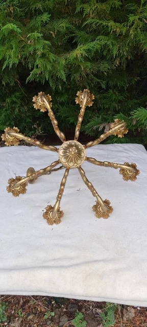Grand lustre en "bronze" 8 branches en très bon état récent 