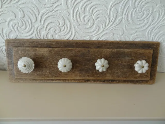 Support en bois avec boutons en céramique vintage faits main, unique 3