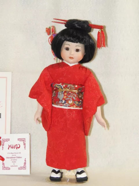 Collectible Hamilton Heritage  Porcelain Japanese Doll "Miko" 1990 Excellent