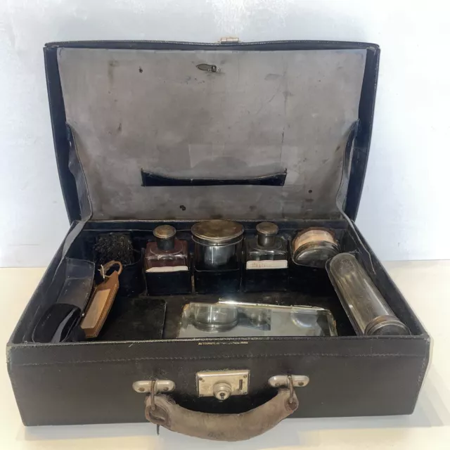 Ancien Ensemble De Toilette En Argent