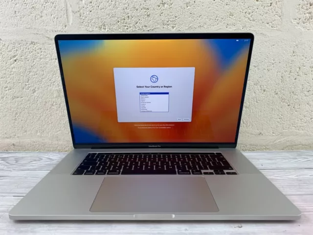 Apple MacBook Pro 16" 2019 - Core i9 2,3 GHz - 16 GB DDR4 - 1 TB di unità di memoria