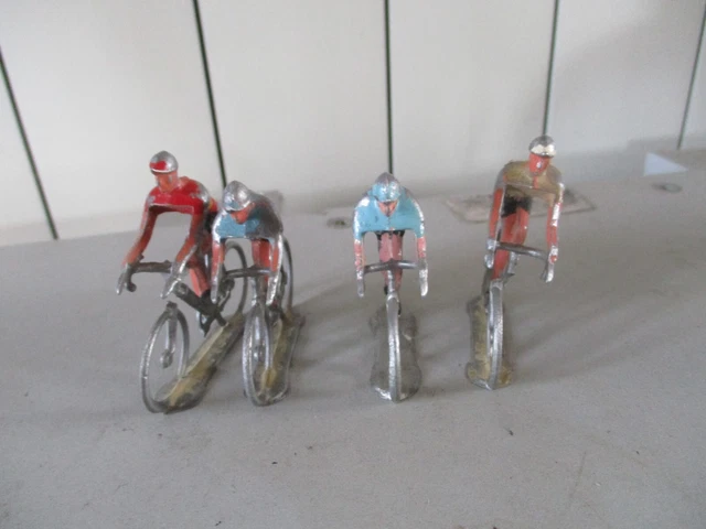 Lot De 4 Coureurs Cyclistes Tour De France – Échelle 1/32 – Aluminium – Reproduction