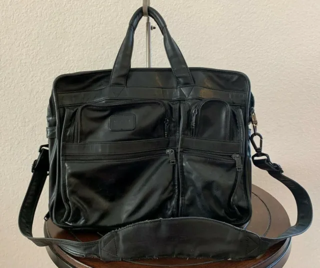 Tumi 9621D3 Alpha Black Leather Expandable Messenger shoulder Laptop Bag USED