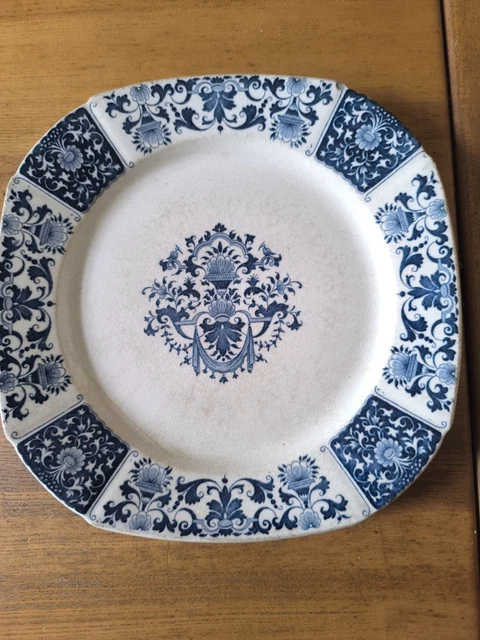 Assiette creuse ancienne faïence de Gien - Décor fleuri rouge et bleu - Vaisselle antique française - Collection faïence - Style shabby chic - France