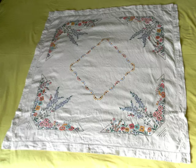 VINTAGE 1940s-50s Original Beautifully Hand Embroidered Linen Cotton Tablecloth