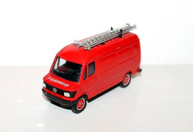 Camion De Pompier Mercedes LP1217 Solido - Échelle 1/50 - N°77 - Fourgon Avec Fascicule - Occasion