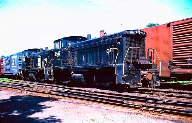 Original Ektachrome Slide Conrail Sw-1500 #9537 & 9538 Croton-Harmon, Ny 8/19/78