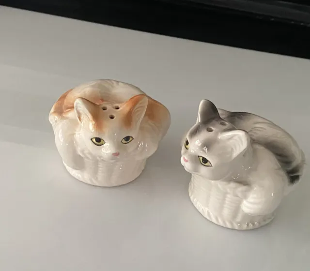 VINTAGE CATS IN A BASKET SALT & PEPPER SHAKERS New In Box