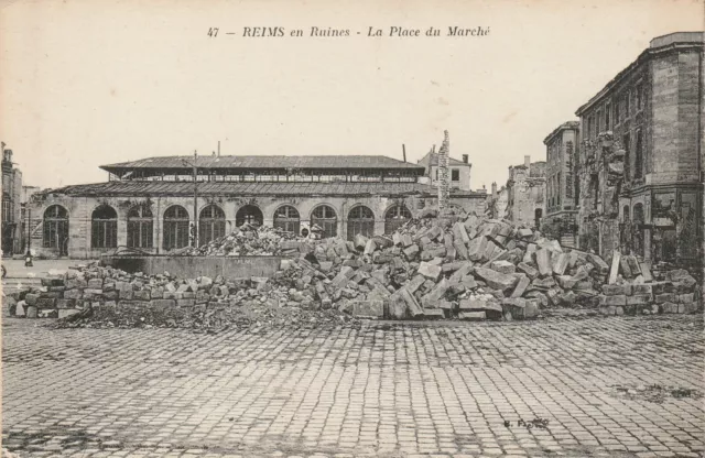CPA 51 REIMS en Ruines La Place du Marché