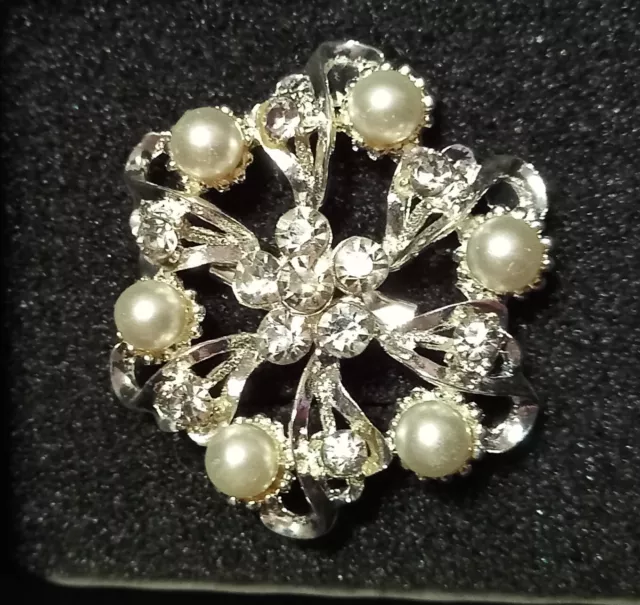 Stunning Vintage Look Silver-Tone Diamonte & Faux Pearl  Brooch - Preowned Vgc