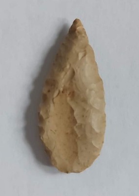 Neolitico Flint Intagliato a forma di FOGLIA PUNTA DELLA FRECCIA STONE AGE Gran Bretagna 3000 A.C. 