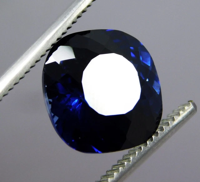 11,65 CT NATUREL AAA+ saphir bleu de Ceylan coupe radieuse pierre