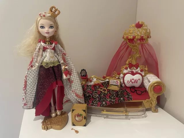 Ever after high doll, Apple White Legacy Day With Apple Whites Fainting Couch