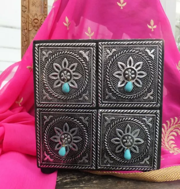 Boîte à bijoux en métal blanc vintage indien en relief poignées en pierre bijou bleu