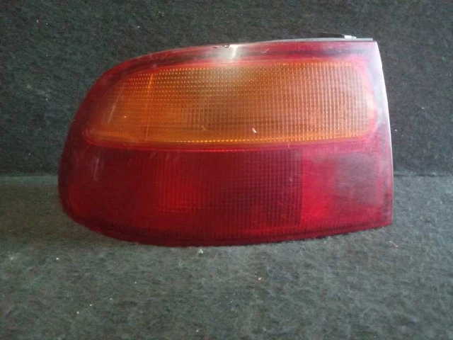 Feu Arrière Central Pour Honda Civic – Pièce D'Occasion En Bon État De Fonctionnement