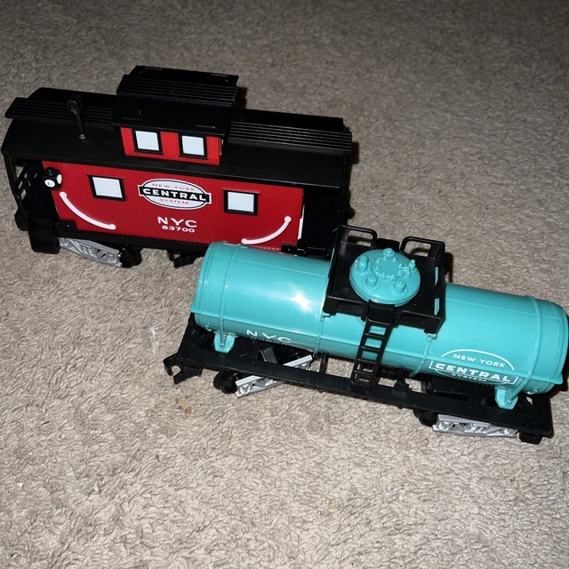 Lionel Central Oil Tanker & Caboose