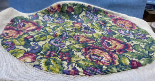 24655. Gobelinbild Gobelinbezug oval Blumen  fertig gestickt  51 x 34 cm