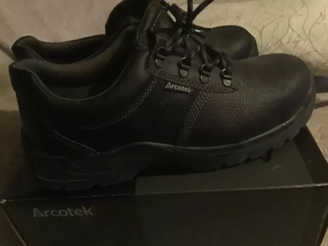 Chaussures de sécurité Arcotek noires - taille 43 - Occasion comme neuves