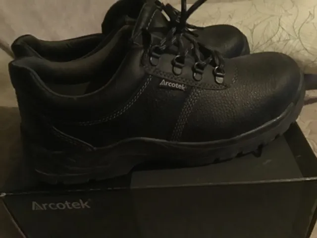 Chaussures de sécurité Arcotek noires - taille 43 - Occasion comme neuves