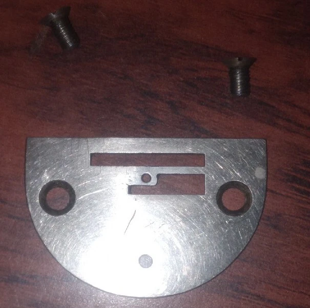 1929 Antique Class 101 Singer Treadle Sewing Machine Throat Plate With Screws