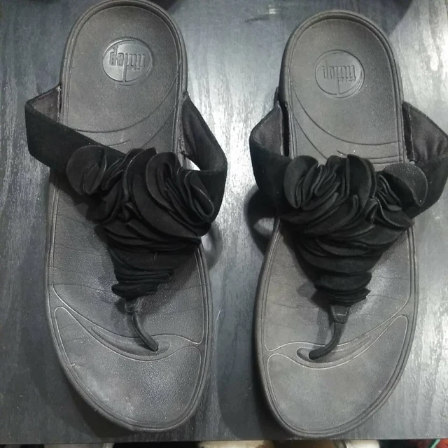 FitFlop Sz 10 Frou Ruffle Comfort Thong Sandals Flip Flops Shoes Black 137-001
