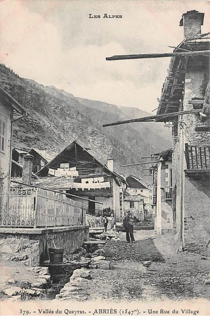 05 - n°74022 - Vallée du Queyras - ABRIES - Une Rue du Village