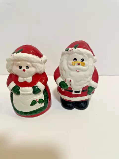 Vintage Christmas Santa & Mrs Claus Salt & Pepper Shakers kitsch