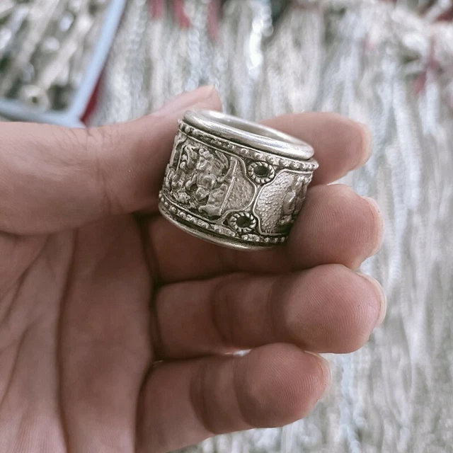 Exquisite Old Chinese tibet silver handcarved character Ring statue 6902