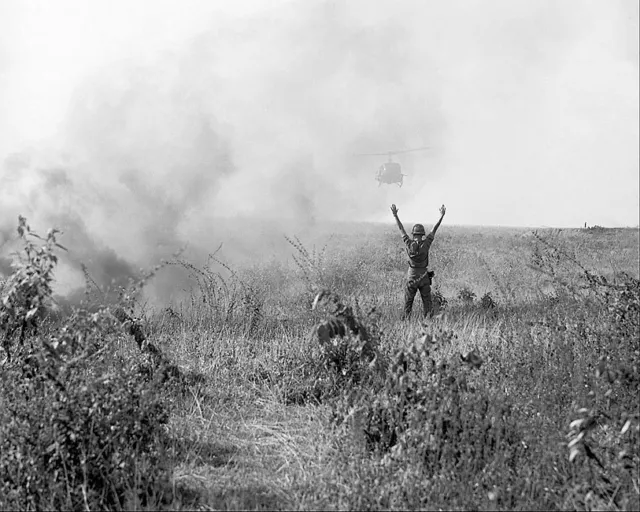 VIETNAM WAR SOLDIER DIRECTS HUEY HELICOPTER 11x14 SILVER HALIDE PHOTO PRINT