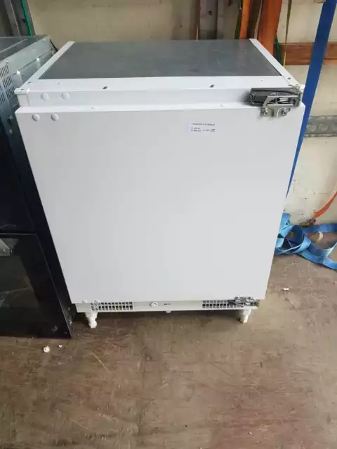 ESSENTIALS CIF60W14 Integrated Undercounter Freezer 2