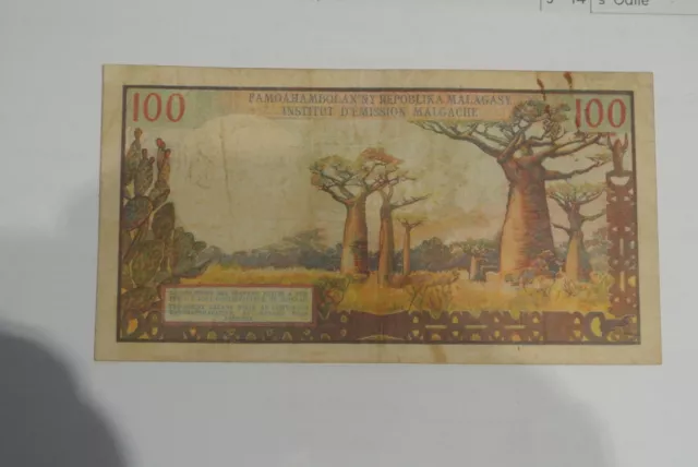 Madagascar. Institut d'émission malgache. Billet. 100 francs - 20 ariary (1966) 2