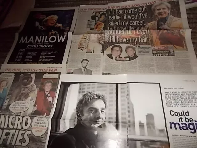 Barry Manilow   Celebrity  Clippings Pack     Good Condition