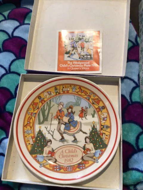 WEDGWOOD COLLECTOR PLATE - SPECIAL EDITION 'A CHILD'S CHRISTMAS' 1981 Vintage