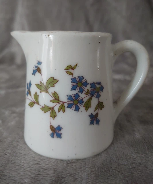 Petit pichet à crème / lait en porcelaine WG G2 Limoges France décor floral